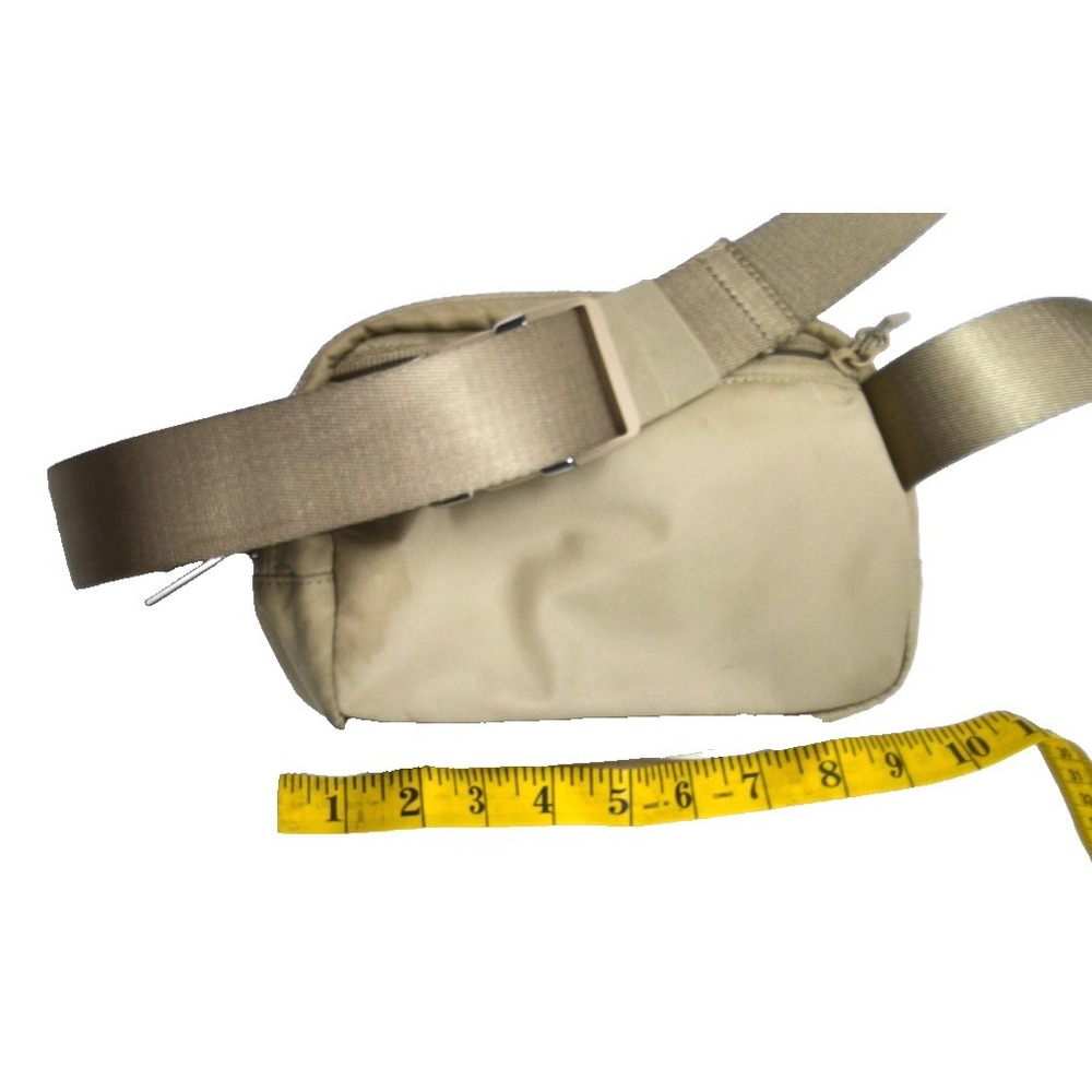 Lululemon Everywhere Belt Bag - Picture 6 of 6